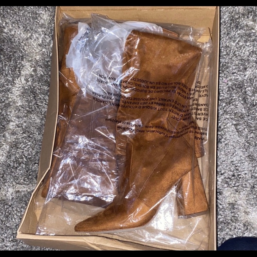 STEVE MADDEN HUNTLEY COGNAC KNEE HIGH BOOTS